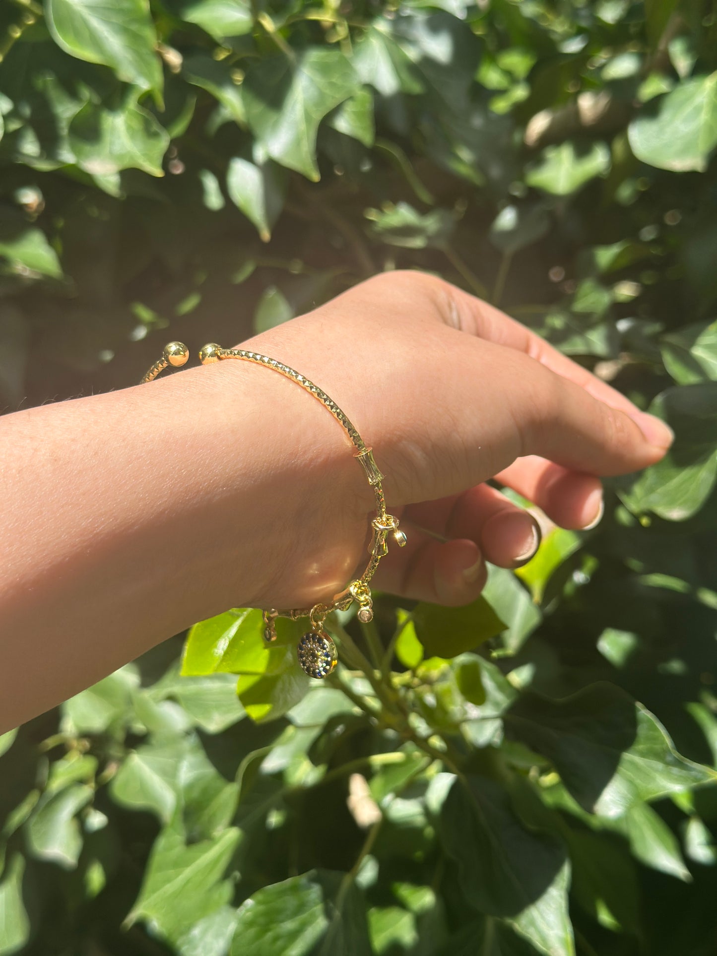 Aura Glow Evil Eye Bracelet (6 cm Diameter)